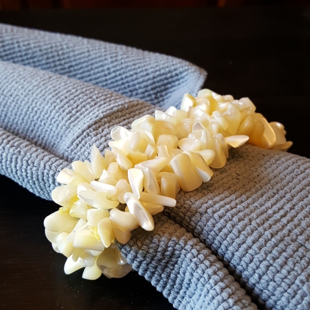 Mother of pearl chip bracelet